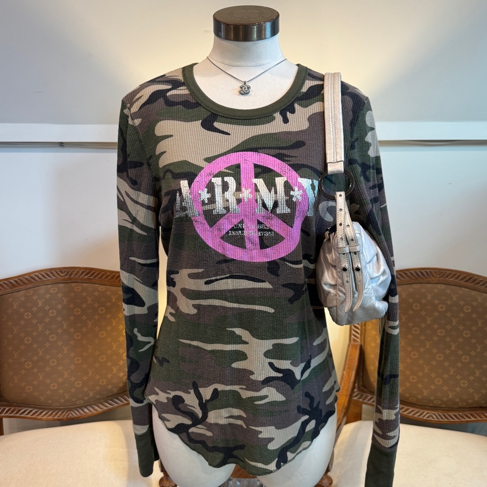 VTG 90s Y2K Camo Long Sleeve Top with Pink Peace Sign Grunge Punk 00s Vibes